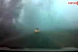 سفر در جاده ای مه آلود