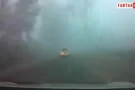 سفر در جاده ای مه آلود