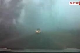 سفر در جاده ای مه آلود